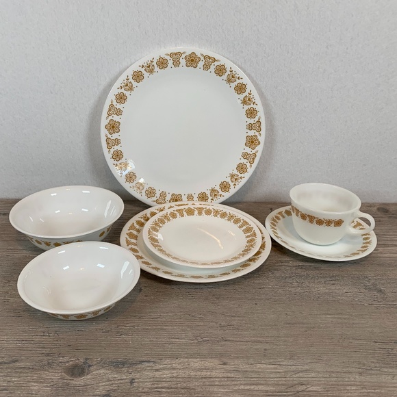 Corelle Golden Butterfly 7 piece dinnerware set. Plates, Bowls cup and saucer - Picture 1 of 9